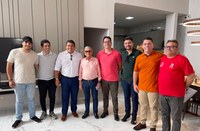 Câmara Municipal de Vereadores de Marizópolis recepciona diretor do Hospital Napoleão Laureano em Marizópolis, após audiência pública em Sousa